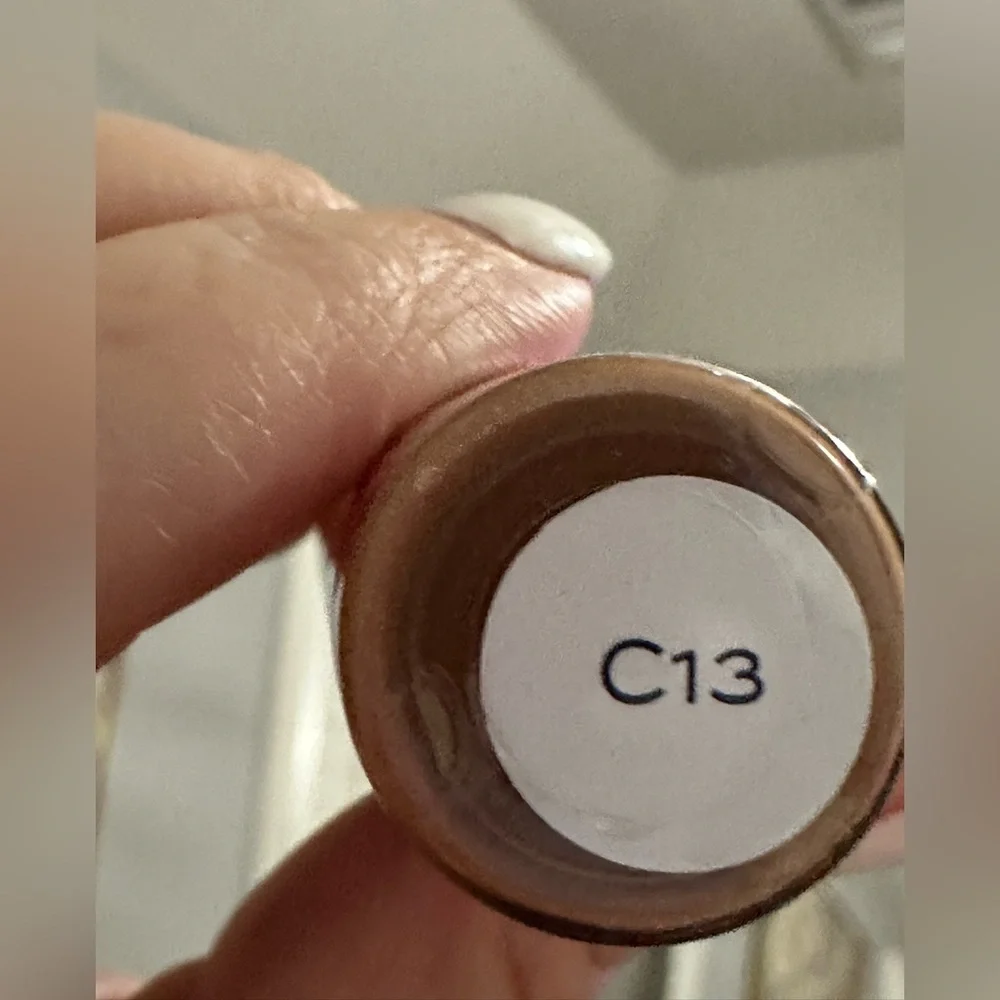 C13 -‎ Makeup Revolution Conceal & Define Supersize Concealer